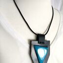 Skórzany naszyjnik damski z zawieszką z niebieskim agatem