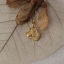 Mini wisiorek z szopem ze złoconego srebra