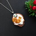 Naszyjnik z wiewiórką z zimowego lasu