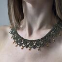 naszyjnik z koralików szklanych elegancka koronka ciemnozielona