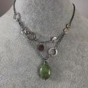 Delikatny wisiorek z opalu