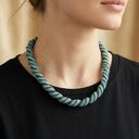 Naszyjnik turkusowy - krótki choker z koralikową spiralą