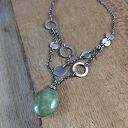 Delikatny wisiorek z opalu