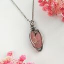 Naszyjnik Rodonit stal chirurgiczna wisiorek handmade wirewrapping