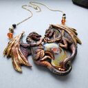 Smocza Straż - rzeźbiony naszyjnik z agatem i karneolem