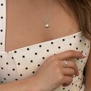 złoty naszyjnik z muszelką