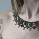 naszyjnik z koralików szklanych elegancka koronka ciemnozielona