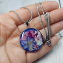 Naszyjnik z suszonymi kwiatami