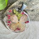 Naszyjnik z kwiatami w odcieniach różu z2097