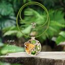 naszyjnik z witrażowym wisiorem BOTANIQO z agatem, koralem, howlitem