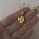 Mini wisiorek z szopem ze złoconego srebra