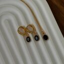 Złoty naszyjnik z onyksem