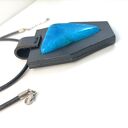 Skórzany naszyjnik damski z zawieszką z niebieskim agatem