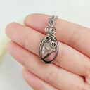 Naszyjnik Rodonit stal chirurgiczna wisiorek handmade wirewrapping