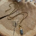 Naszyjnik z labradorytem i zawieszką