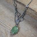 Delikatny wisiorek z opalu