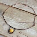 Naszyjnik - wisior z oksydowanej miedzi i bursztynu /1/