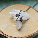 Kryształ górski z motywem drzewa - miedziany naszyjnik