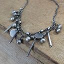 Delikatny naszyjnik z zawieszkami