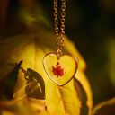 Jesienny naszyjnik serce z liściem klonu