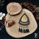 Wisior skórzany z onyksami i skamieliną