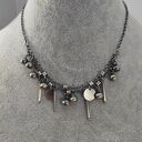 Delikatny naszyjnik z zawieszkami