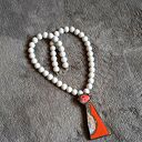 Koral i ręcznie malowana ceramika w wyjątkowym naszyjniku handmade prezent lux