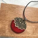 Naszyjnik etno w czerwieni - ceramiczny wisior z gliny