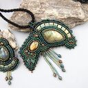 Asymetryczna lunula z labradorytami - naszyjnik handmade