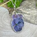 Owalny wisiorek z suszonymi kwiatami z2041