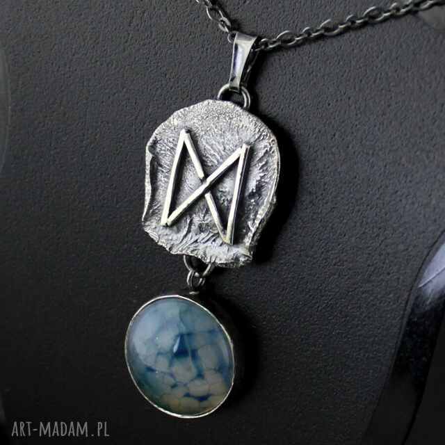Runa Dagaz z agatem wężowym - srebrny amulet przemiany
