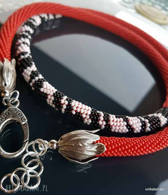 Naszyjnik czerwony w zwierzece wzory