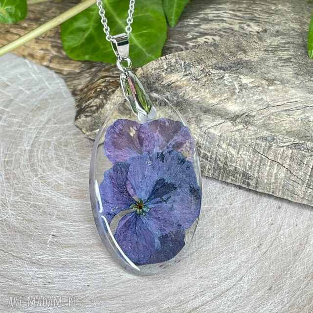 Owalny wisiorek z suszonymi kwiatami z2041