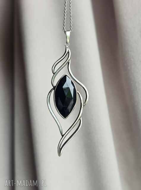 Subtelny wisior z onyksem