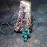 turkusowe kamienie naturalne krzyżyk z kamieni apatyt i agat w makramie naszyjnik prezent dla niej