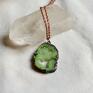 biżuteria z miedzi surowości - prosty naszyjnik z plastrem zielony kryształ wisior