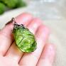 zielony wisior naszyjnik stworzony od podstaw ręcznie z miedzi oraz pięknego pierścionek dla niej prezent