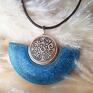 antyczny naszyjnik z wisiorkiem vintage ceramiczny artystyczny turkusowa zimowy niebieska biżuteria