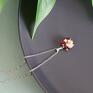 Wisiorek z naturalnymi kwiatami w żywice - autorskie prezent krótki naszyjnik
