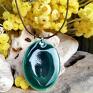 naszyjnik z liściem szałwi lekarskiej zieleń butelkowa wiosenna biżuteria ceramiczna