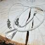 Elegancki i delikatny naszyjnik wykonany ręcznie z oksydowanego srebra i mikrofasetowanych oponek (3x2mm) kamienia księżycowego ozdobiony Kryształem Górskim. Wire wrapping