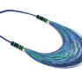 Unikatowy naszyjnik wykonany ręcznie z nabłyszczanych, sprężystych nici lnianych w odcieniach zieleni, fioletu, niebieskiego. Z lnu