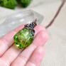 Green net - naszyjnik z kryształem w barwie zieleni - Hand Made wisior na łańcuszku