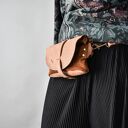 Mała nerka listonoszka patchwork ze skóry i zamszu w stylu vintage