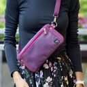 fioletowa mini saszetka z łączonych tkanin