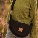 Pojemna torebka crossbody z czekoladowego nubuku