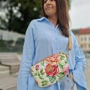 Pikowana nerka z weluru w róże Sofia