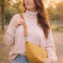 Banana nerka z miodowego nubuku Canyon - crossbody na skos