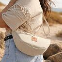 Zamszowa nerka mini kremowa crossbody - rogalik