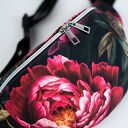 Czarna sportowa nerka damska saszetka w kwiaty peonie DOTYK PEONII